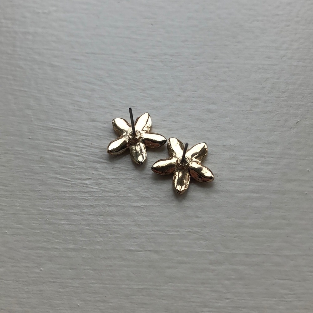 Purple flower stud earrings 🌸💟 - Picture 4 of 5